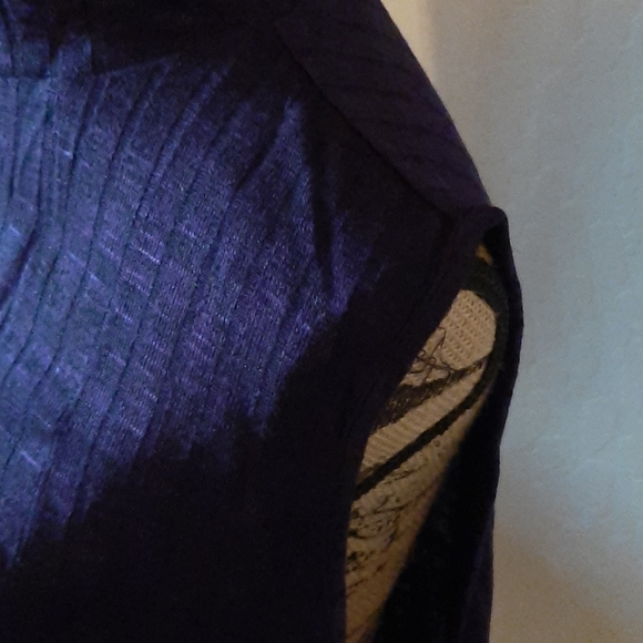 Sleeveless mock tank - Picture 2 of 5